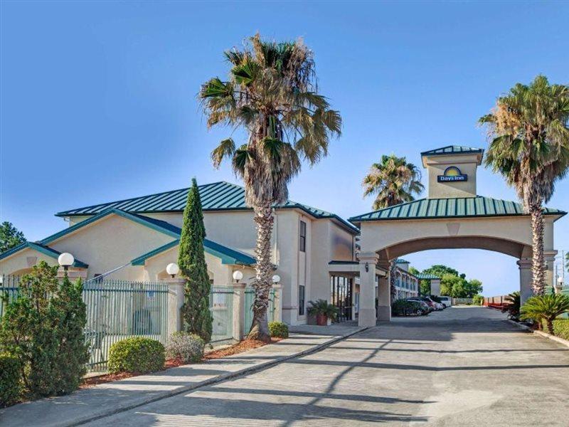 Days Inn & Suites By Wyndham Houston North - Spring Buitenkant foto