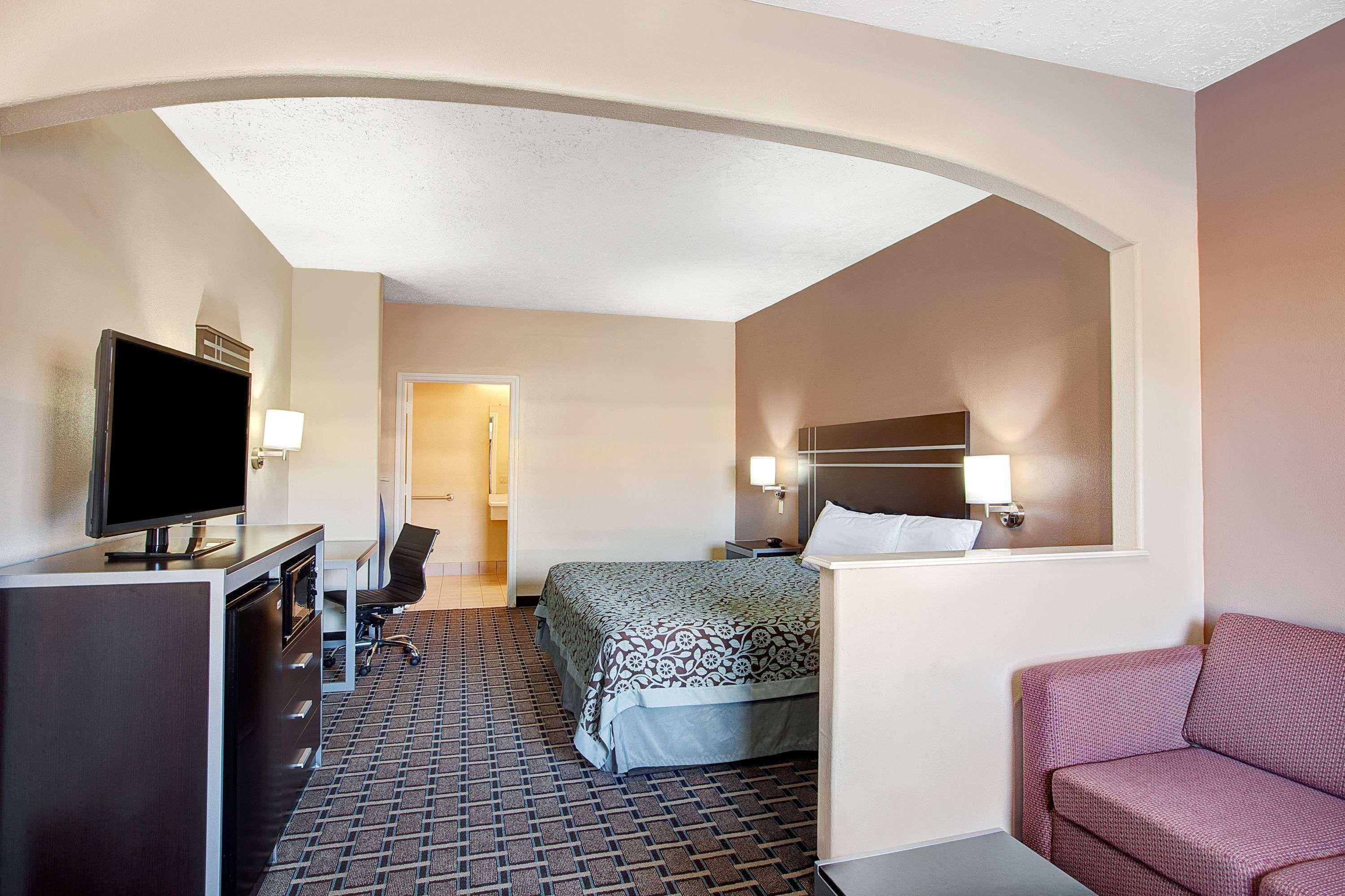 Days Inn & Suites By Wyndham Houston North - Spring Buitenkant foto