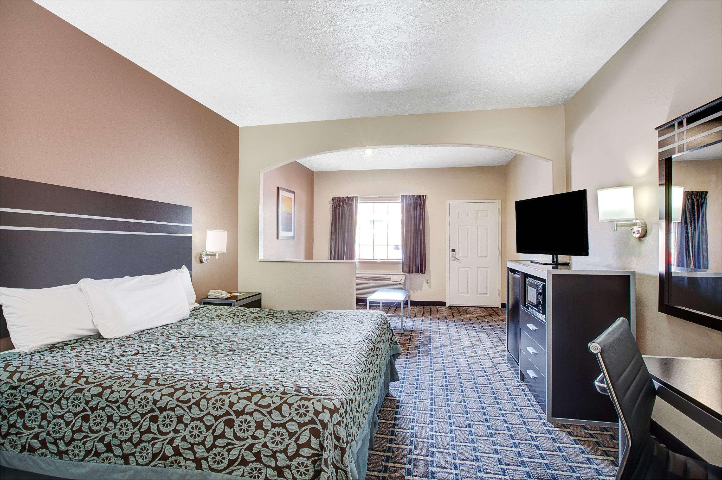 Days Inn & Suites By Wyndham Houston North - Spring Buitenkant foto