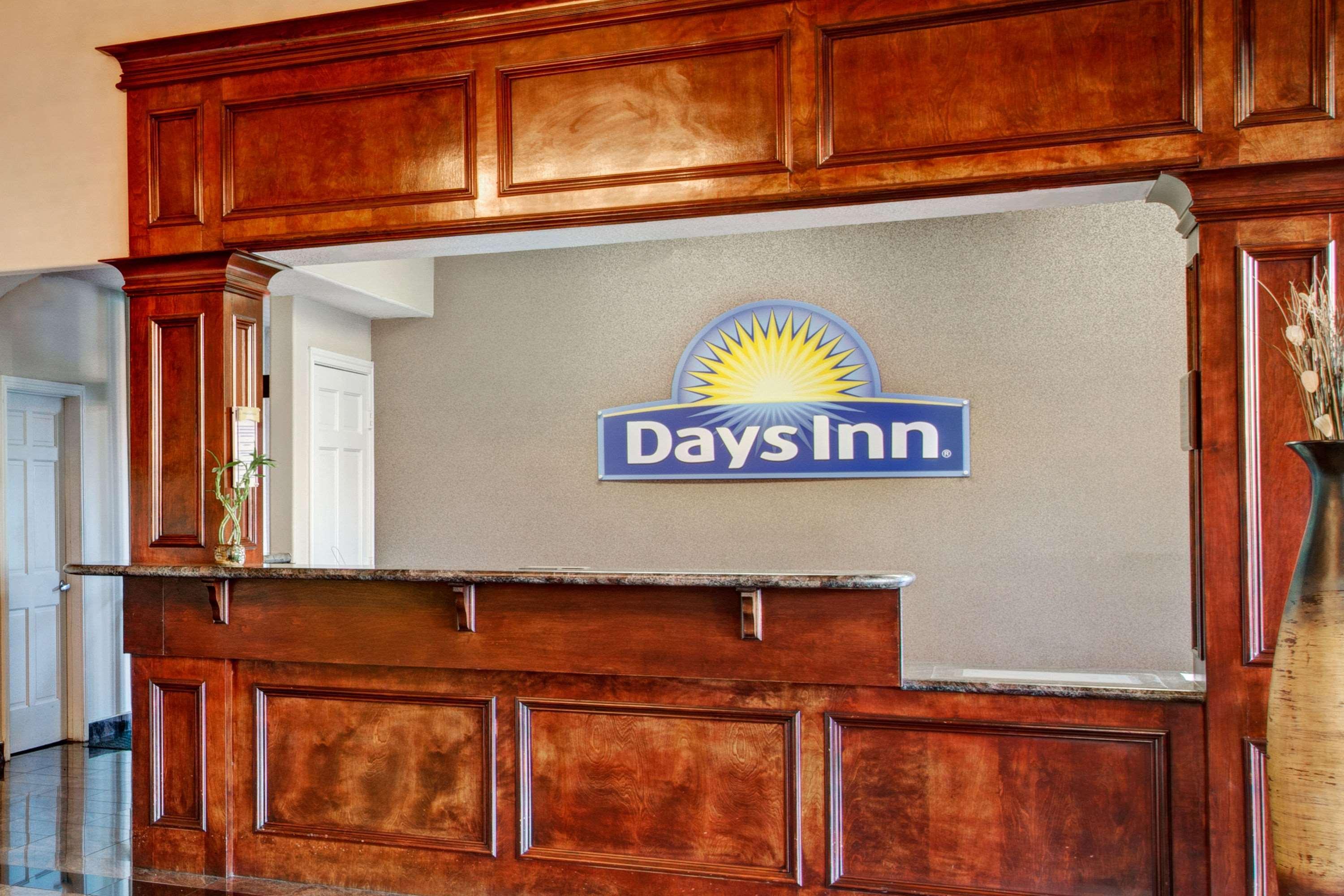Days Inn & Suites By Wyndham Houston North - Spring Buitenkant foto
