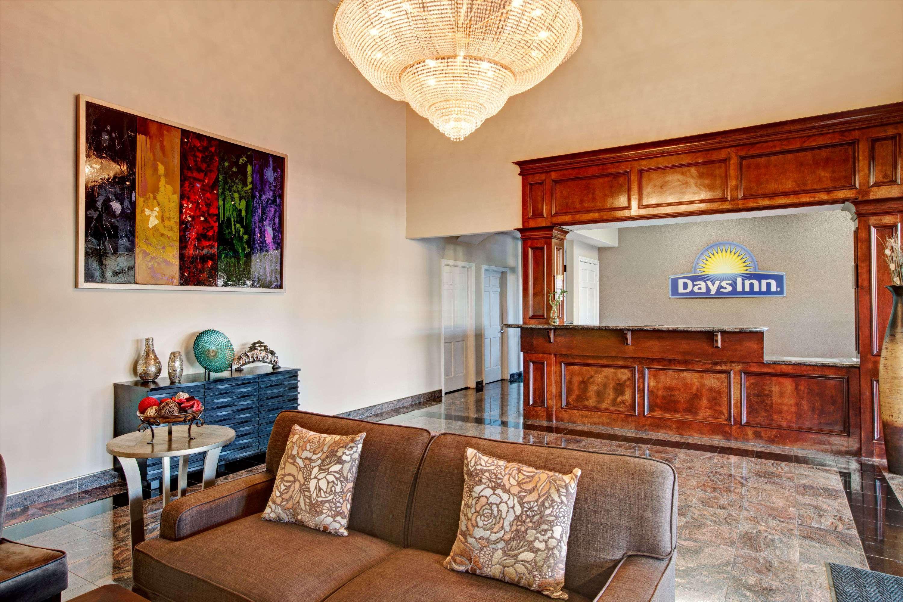 Days Inn & Suites By Wyndham Houston North - Spring Buitenkant foto